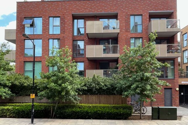 Flat for sale in New Church Road, Ayres Court, Camberwell