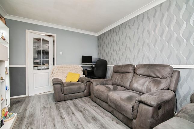 35, Weston Drive, Tipton photo 2