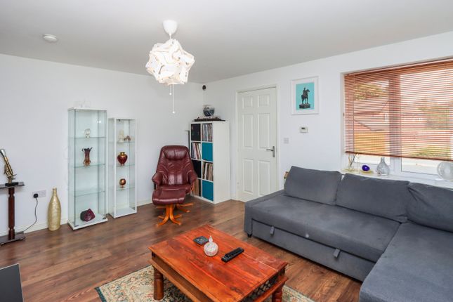 17, Strouts Way, Sheffield photo 3