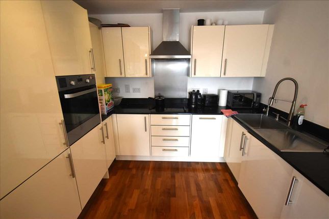 Flat to rent in William Mundy Way, Dartford