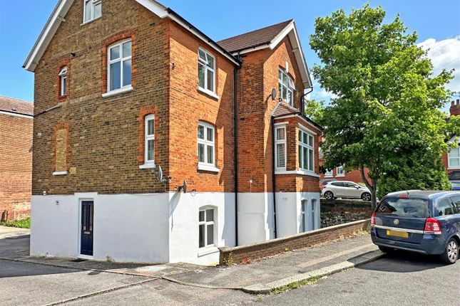 Thumbnail Flat for sale in Linkfield Street, Redhill