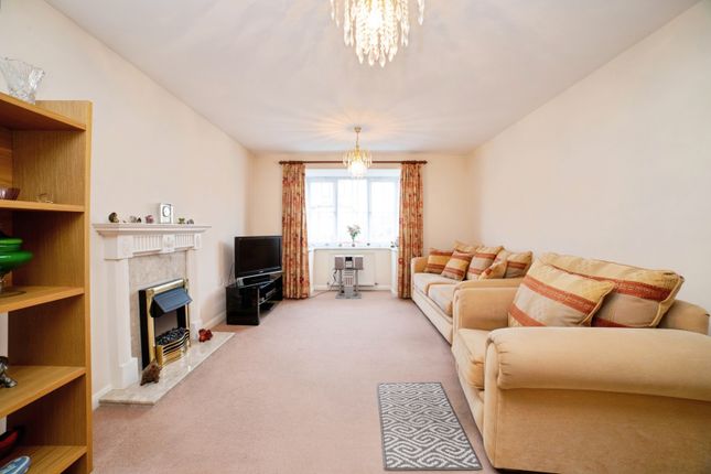 42, The Twitchell, Nottinghamshire photo 3