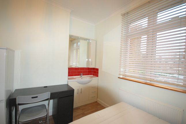 Room 4- 1 Oxford Road, Oxford Road N4, London photo 4