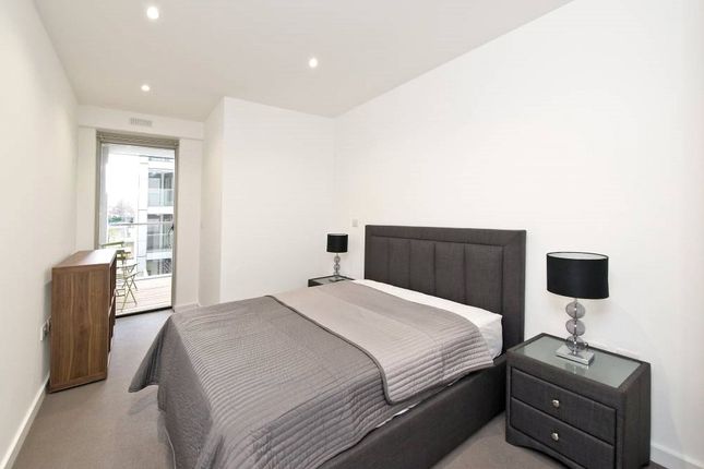 Flat for sale in Balham Hill, Clapham South, London