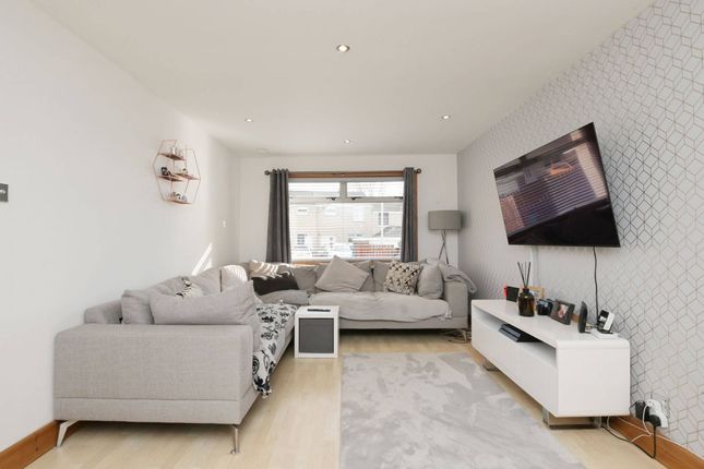37, Meldrum Court, Dunfermline photo 2