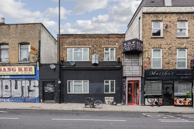 Flat to rent in Morning Lane, London