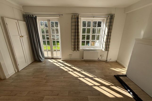 5 Highfield Close, Southampton photo 3