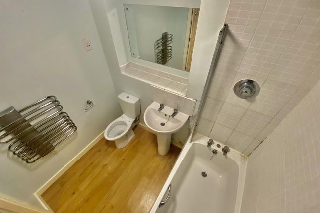 Flat for sale in The Waterfront, Exhall, Coventry