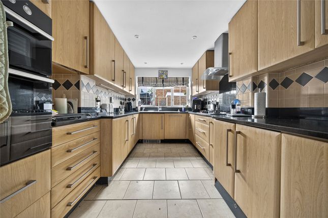 15, Orchard Close, Woking photo 2