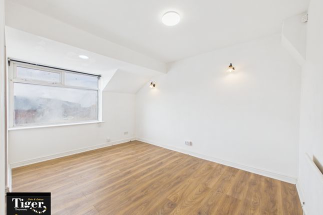 Flat 5, 94, Beach Road, Thornton-Cleveleys photo 3