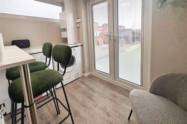 Room 6, 182, Carfield, Lancashire photo 5