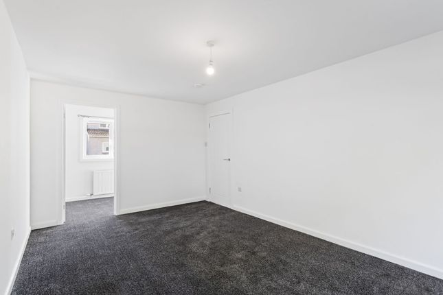 30 Meadowbank, Livingston photo 4