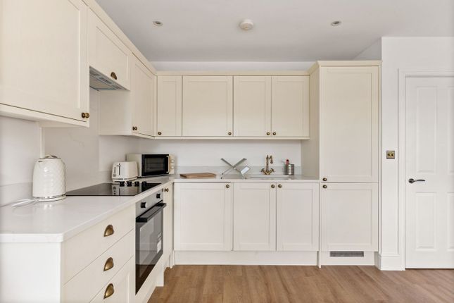 Flat 4, The Bayle, Folkestone photo 4
