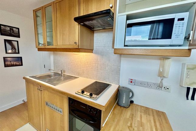 *24 350, Finchley Road, London photo 5