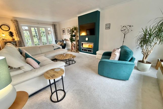 Woodlands, Maultway North, CAMBERLEY photo 3