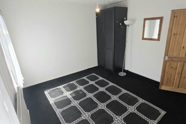 16, Selby Road, London photo 5