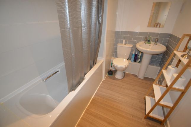Flat to rent in Quay 5, Ordsall Lane, Salford