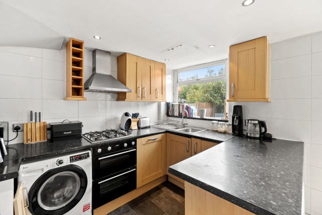 102 Reigate Avenue, Sutton photo 4