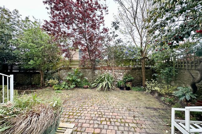 Rhyll House, 4 Henrietta Place, Exmouth photo 3