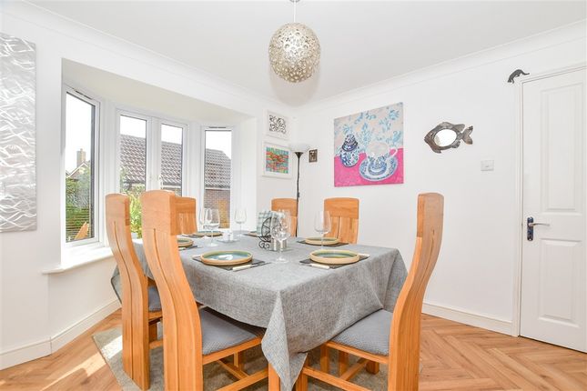Chestnut Close Kings Hill, West Malling photo 4