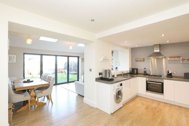 28 Hollys House Road, Rotherham photo 2