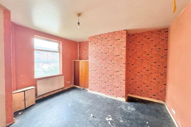 10, Wigan Road, Wigan photo 2
