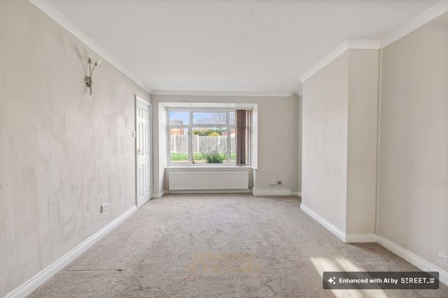 15 Hardham Close, Crawley photo 3