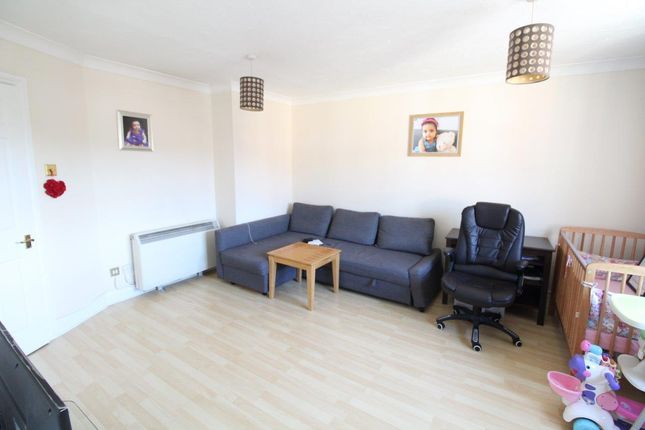 Flat 14, Marquis Court, Earls Meade, Bedfordshire photo 5