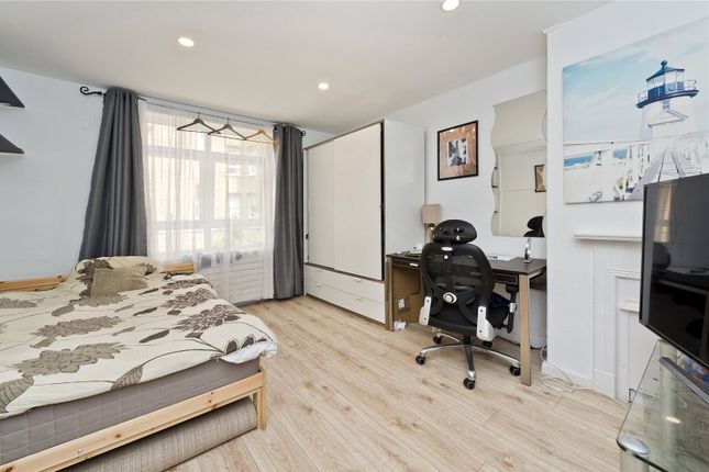 Thumbnail Flat for sale in Wyfold Road, London