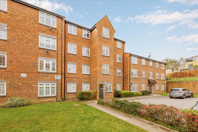 Thumbnail Flat for sale in Cromwell Close, Acton