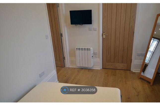 Flat, Eldon Square, Reading photo 5