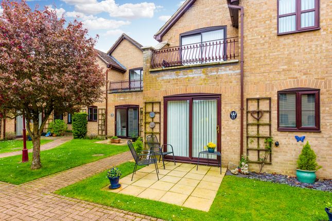 Flat for sale in Russell Court, Rushden