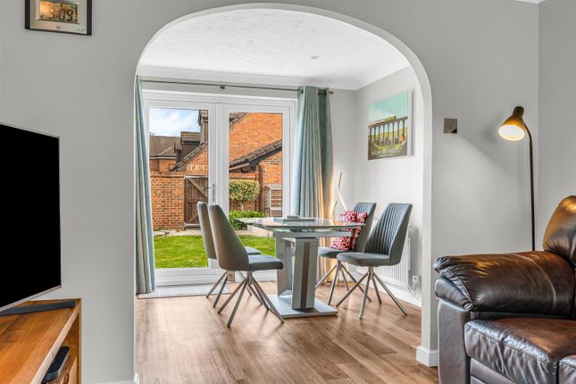 33, Somersham, Welwyn Garden City photo 3