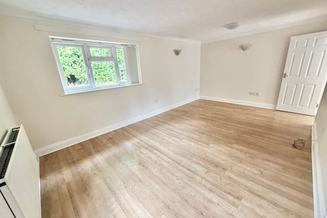 37, Timber Bank, Camberley photo 2