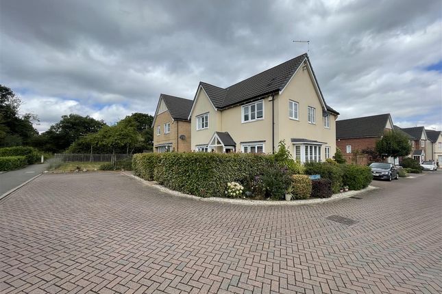 Thumbnail Detached house for sale in Oak Crescent, Wickford