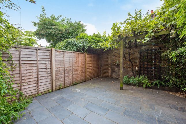Caxton Mews, Brentford photo 4