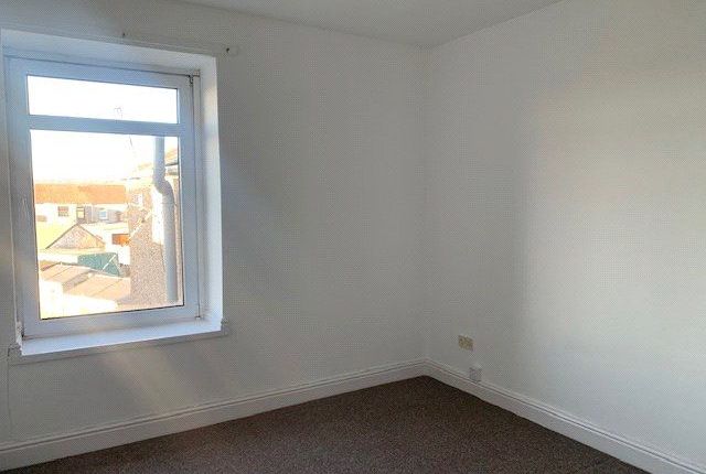 Flat 2, 8 Commercial Street, Bridgend photo 5