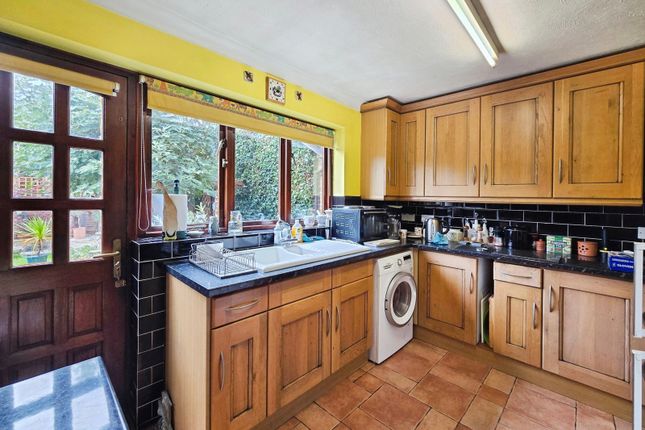 31, Wood Street, Ash Vale photo 4