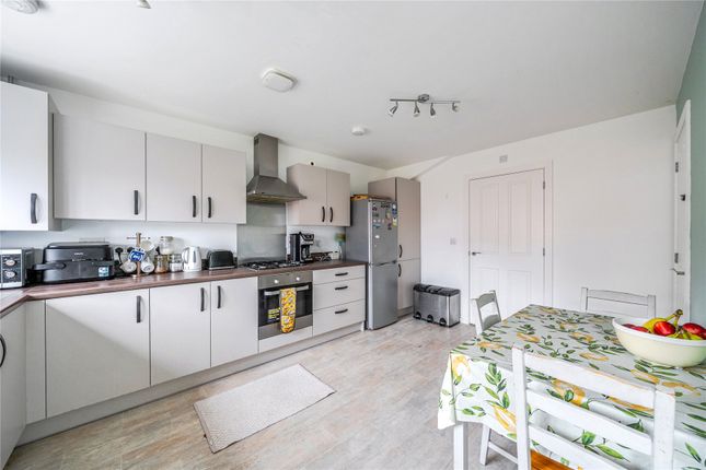 22, Clockbarn Way, Surrey photo 5