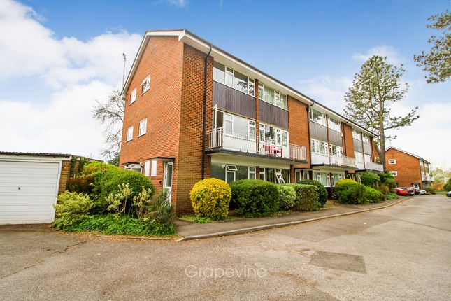 2 bed flat for sale in Highfield Court, Twyford RG10