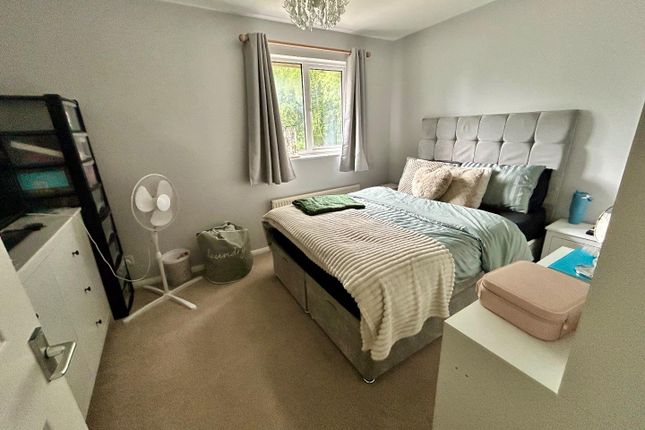 24, Partridge Close, Swindon photo 4