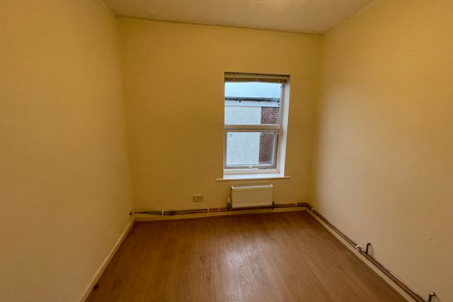 Flat 4, 84, Shirley Road, Southampton photo 4