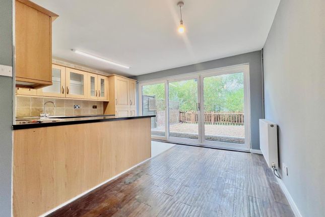 BUMPER, 22, Orchard Court, The Island, West Drayton photo 4