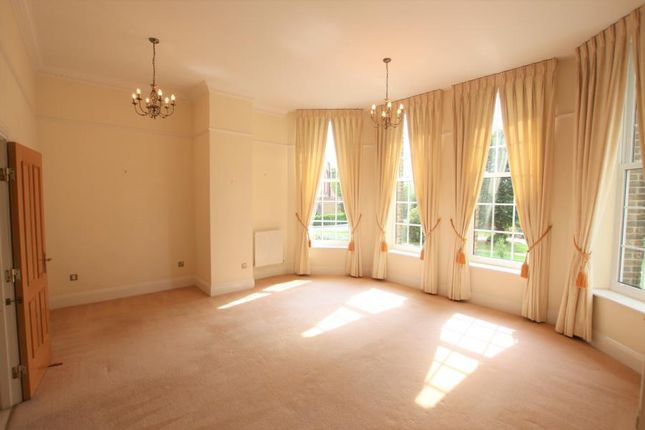 4, Florence Court, Woking photo 3