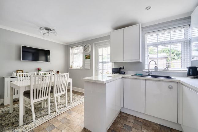 25, Hurst Road, Ashford photo 4