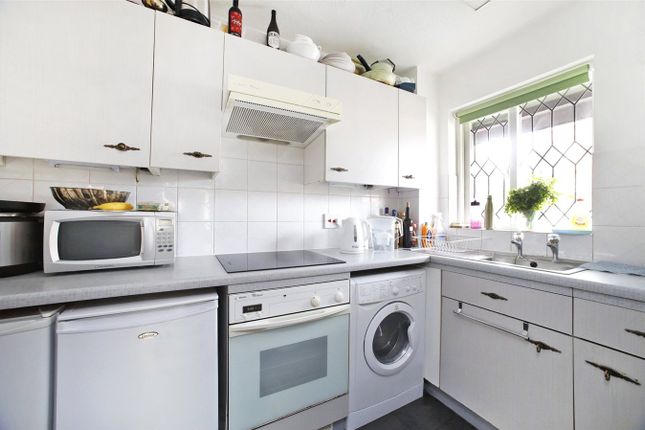 82, Oxley Close, London photo 4