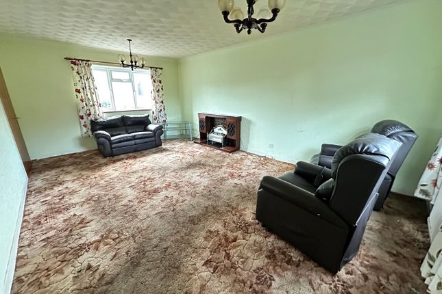 8, Woodlands Crescent, Brecon photo 3