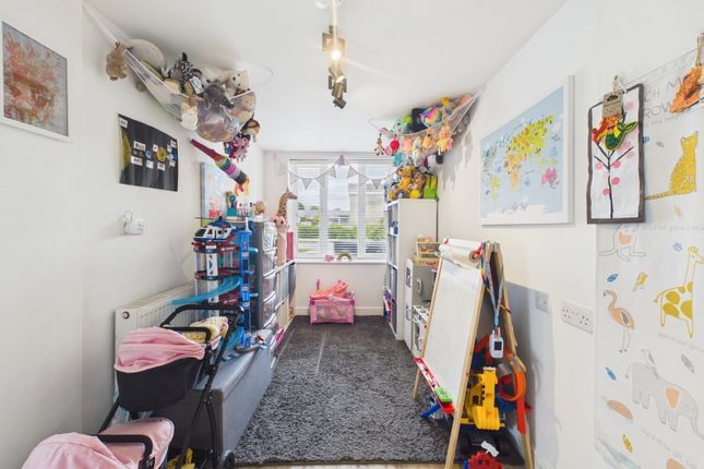 5, Heron Close, Calne photo 4
