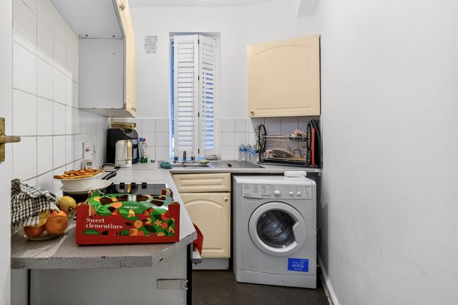 Flat 12, Barton Court, Barons Court Road, London photo 3