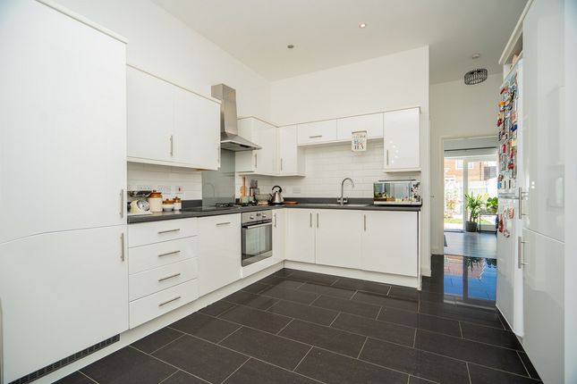 95, Sinatra Drive, Milton Keynes photo 4